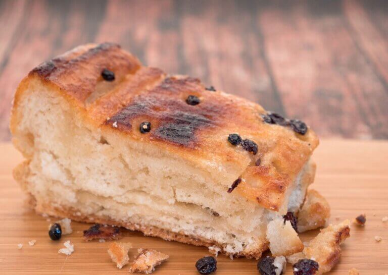 Lardy cake is delicious with a nice cup of tea mid-afternoon. But can you freeze lardy cake to be eaten another time?