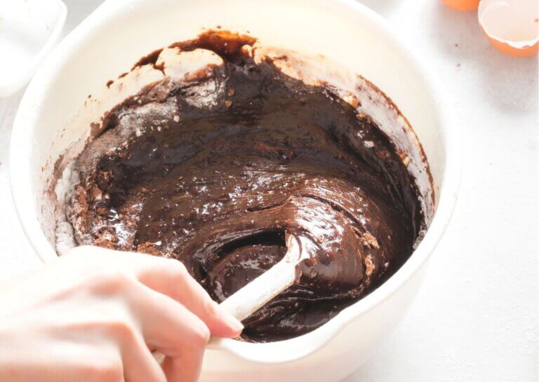 Thanks to their gooey chocolate goodness, brownies are a popular choice with home bakers everywhere. But are you wanting to know whether you can freeze brownie batter? 